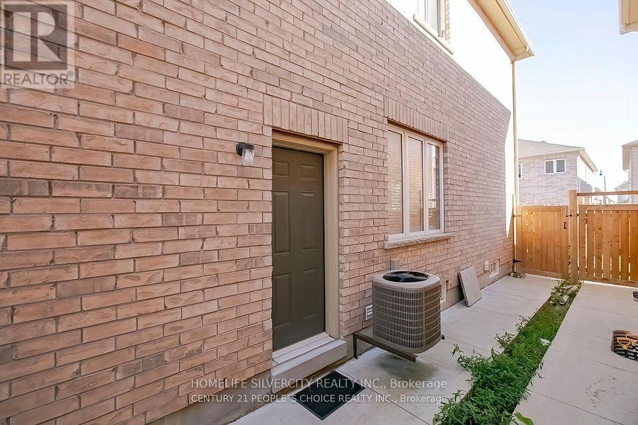 58 Lanark Circle, Brampton, Ontario  L6X 5L3 - Photo 21 - W12007576