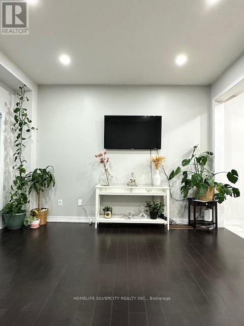 58 Lanark Circle, Brampton, Ontario  L6X 5L3 - Photo 6 - W12007576