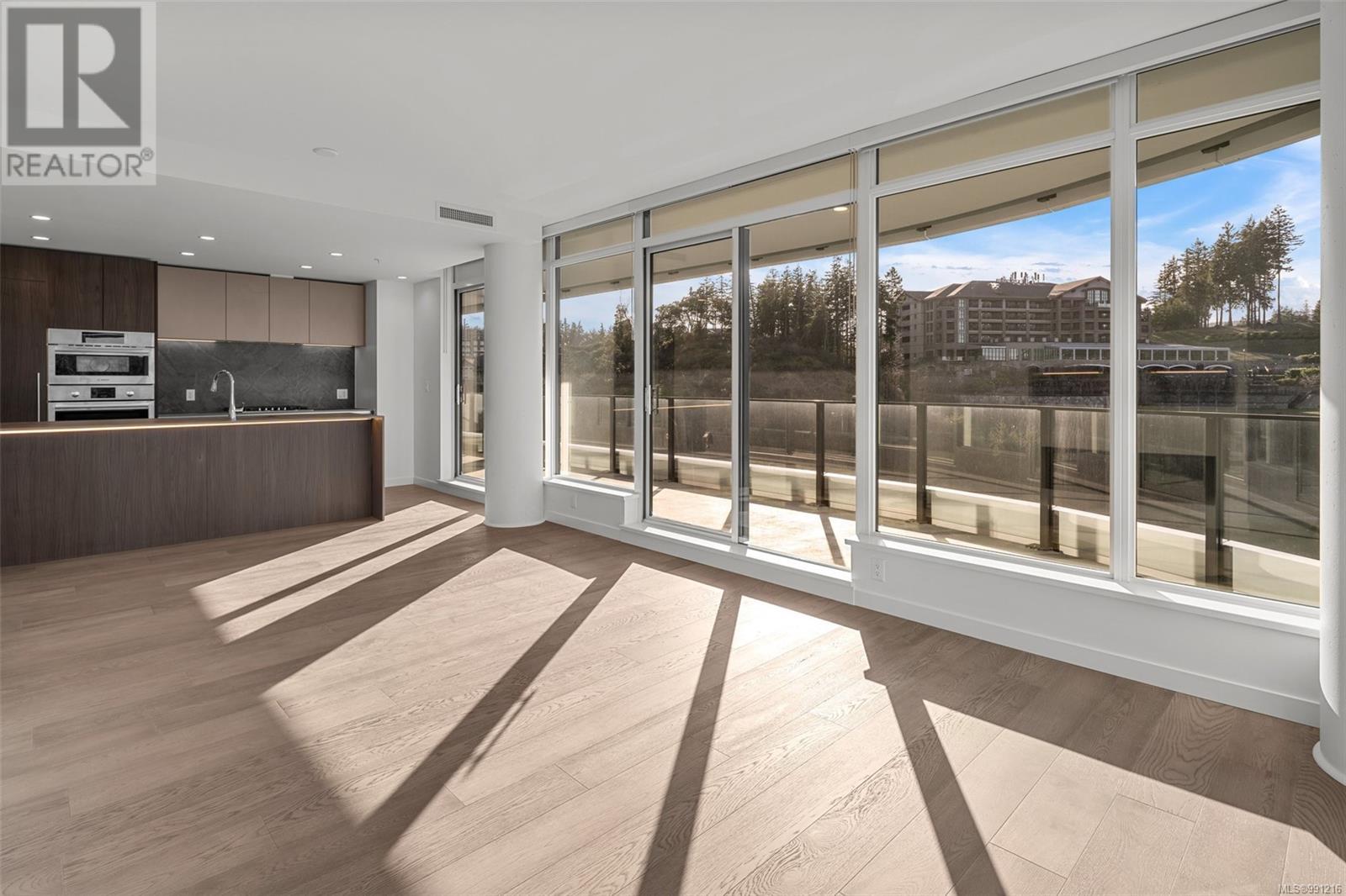 Property at 1118 2000 Hannington Rd image 2