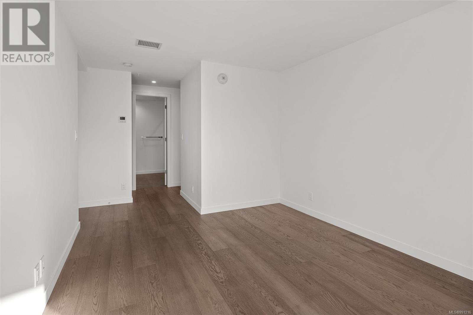 Property at 1118 2000 Hannington Rd image 5