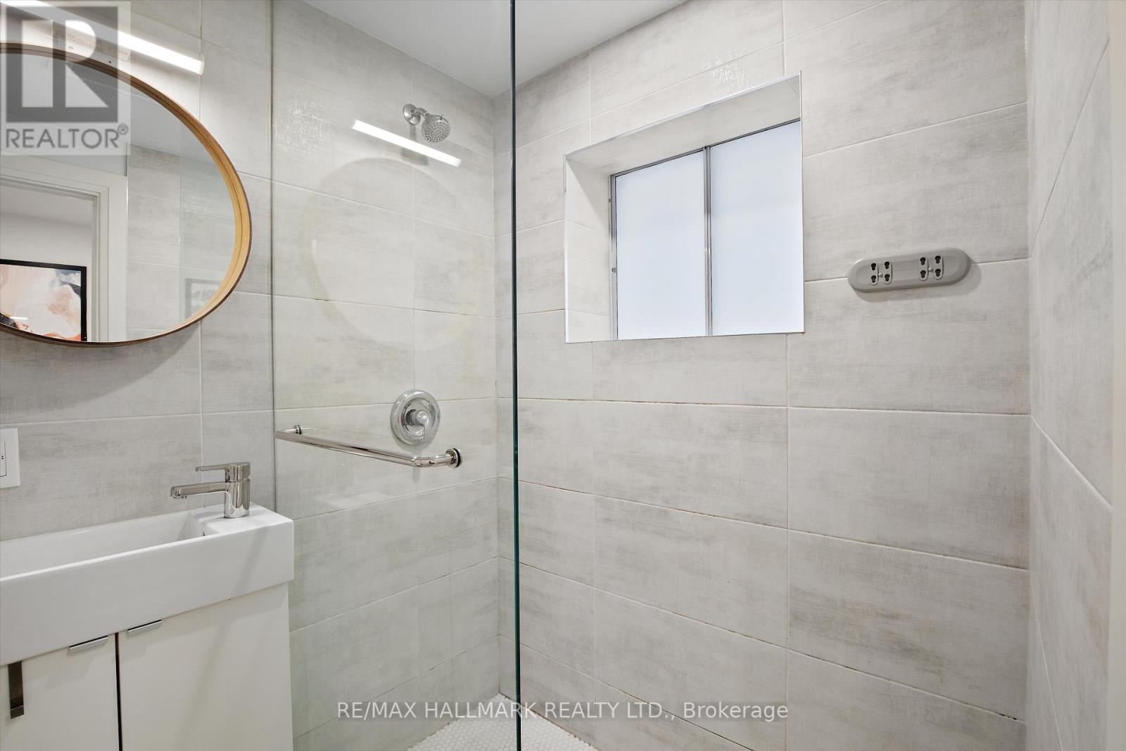 3 - 595 St Clair Avenue W, Toronto, Ontario  M6C 1A3 - Photo 16 - C12007739