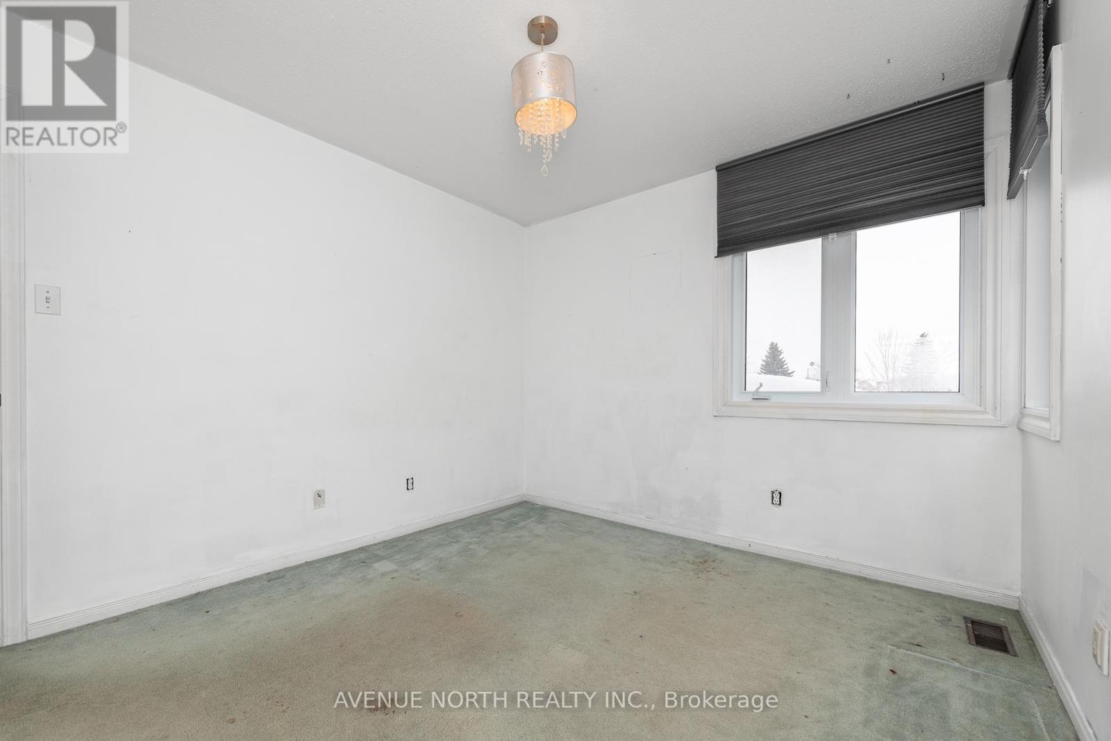 2059 Rolling Brook Drive, Ottawa, Ontario  K1W 1E2 - Photo 23 - X12007817