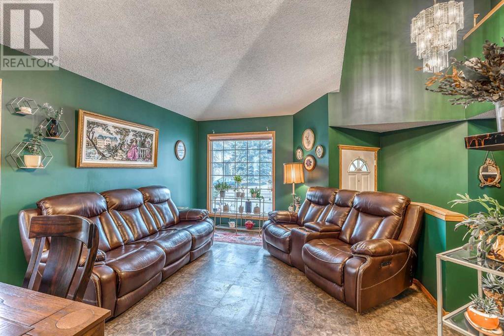 72 Douglas Shore Close Se, Calgary, Alberta  T2Z 2K8 - Photo 5 - A2186568