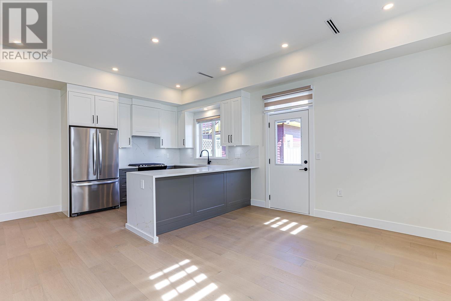 101 235 Lebleu Street, Coquitlam, British Columbia  V3K 4L7 - Photo 3 - R2973803