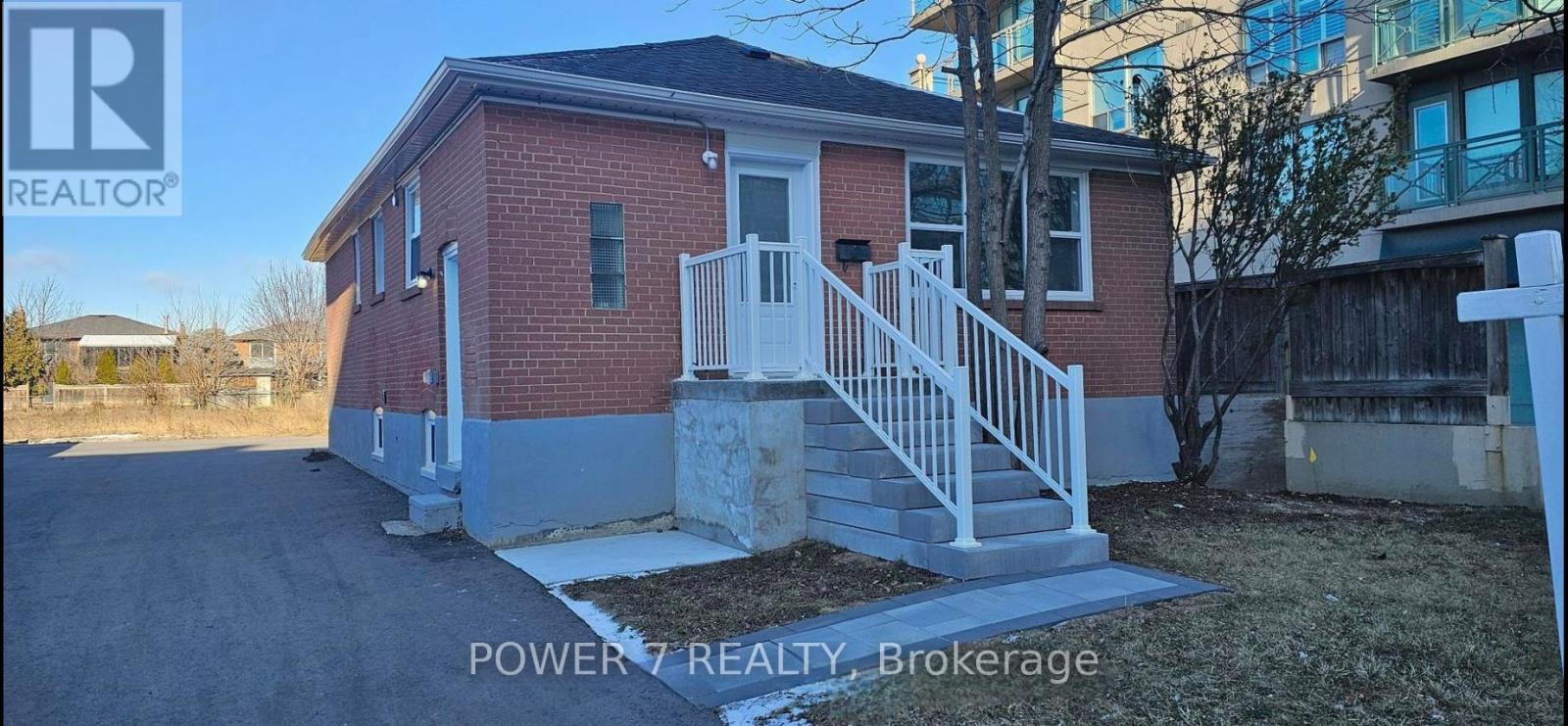 924 SHEPPARD AVENUE W, Toronto, Ontario