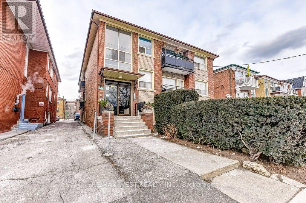 136 Portland Street, Toronto (Mimico), Ontario  M8Y 1B2 - Photo 1 - W12007917