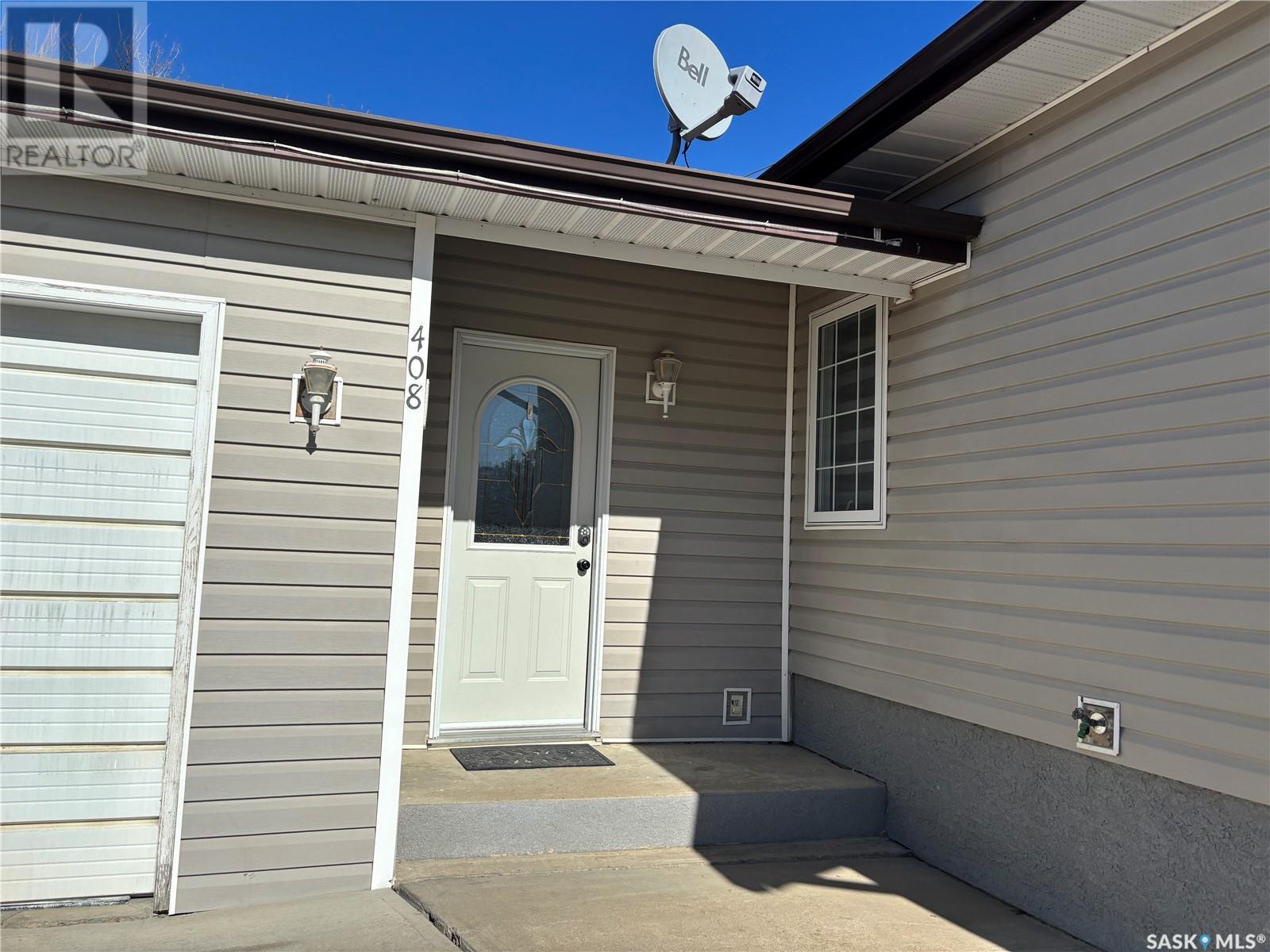 408 Parsons Avenue, Maple Creek, Saskatchewan  S0N 1N0 - Photo 2 - SK996963