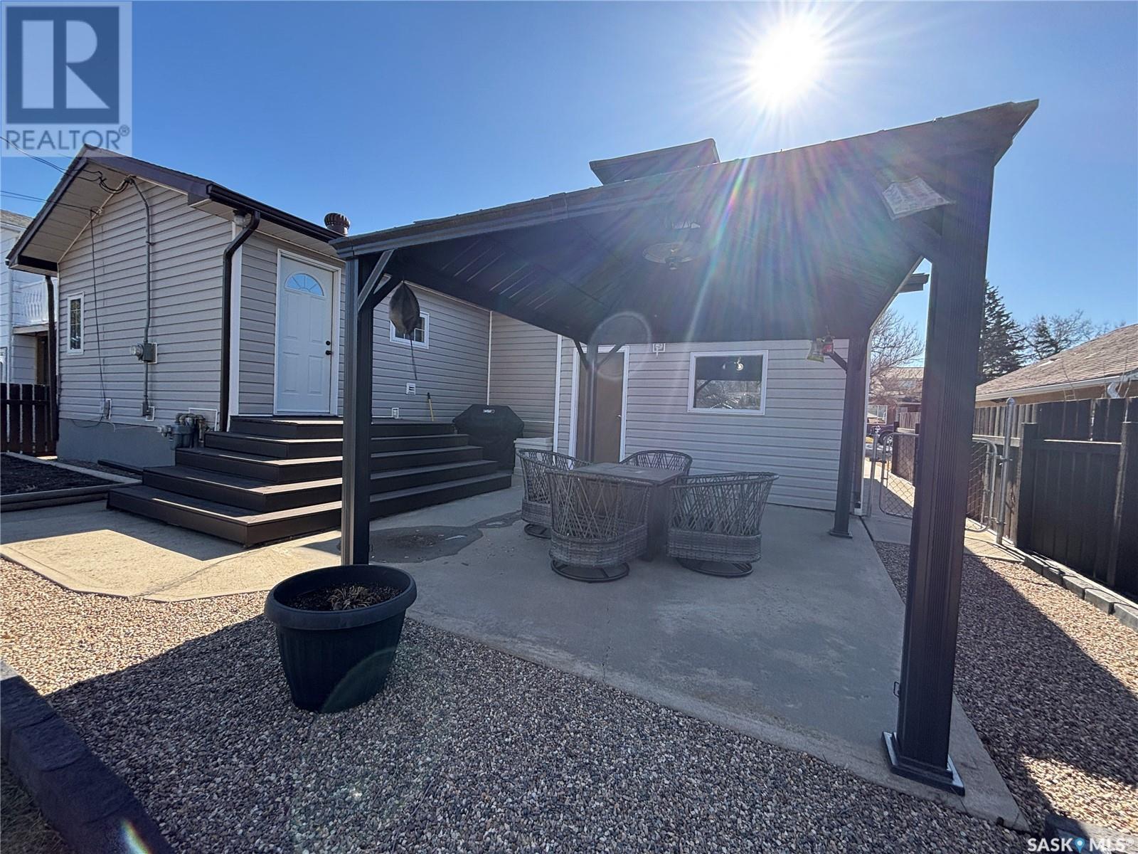408 Parsons Avenue, Maple Creek, Saskatchewan  S0N 1N0 - Photo 5 - SK996963