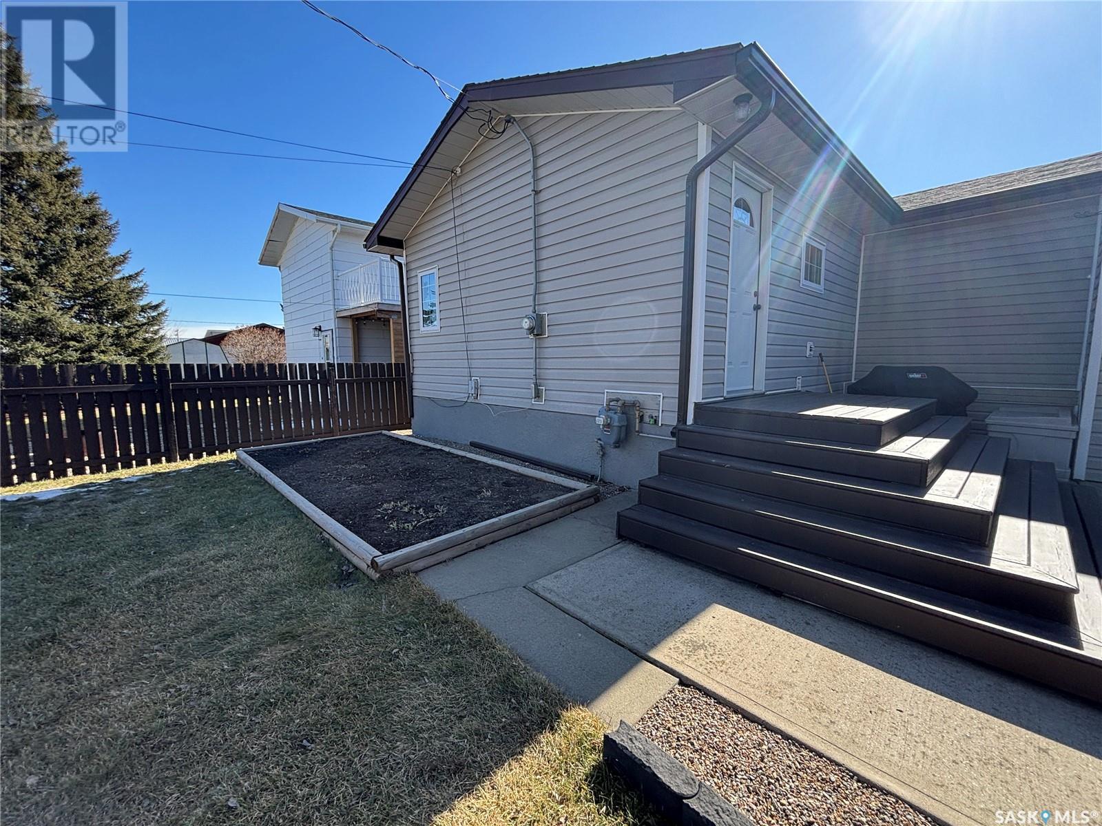 408 Parsons Avenue, Maple Creek, Saskatchewan  S0N 1N0 - Photo 7 - SK996963
