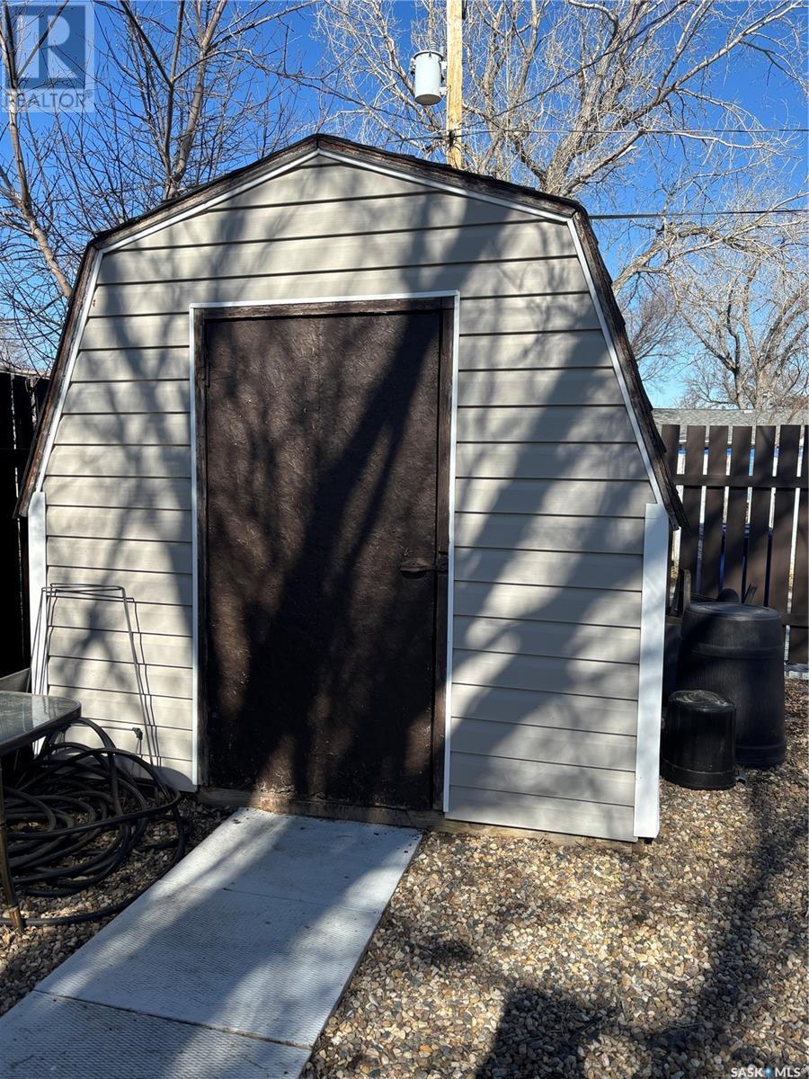 408 Parsons Avenue, Maple Creek, Saskatchewan  S0N 1N0 - Photo 9 - SK996963