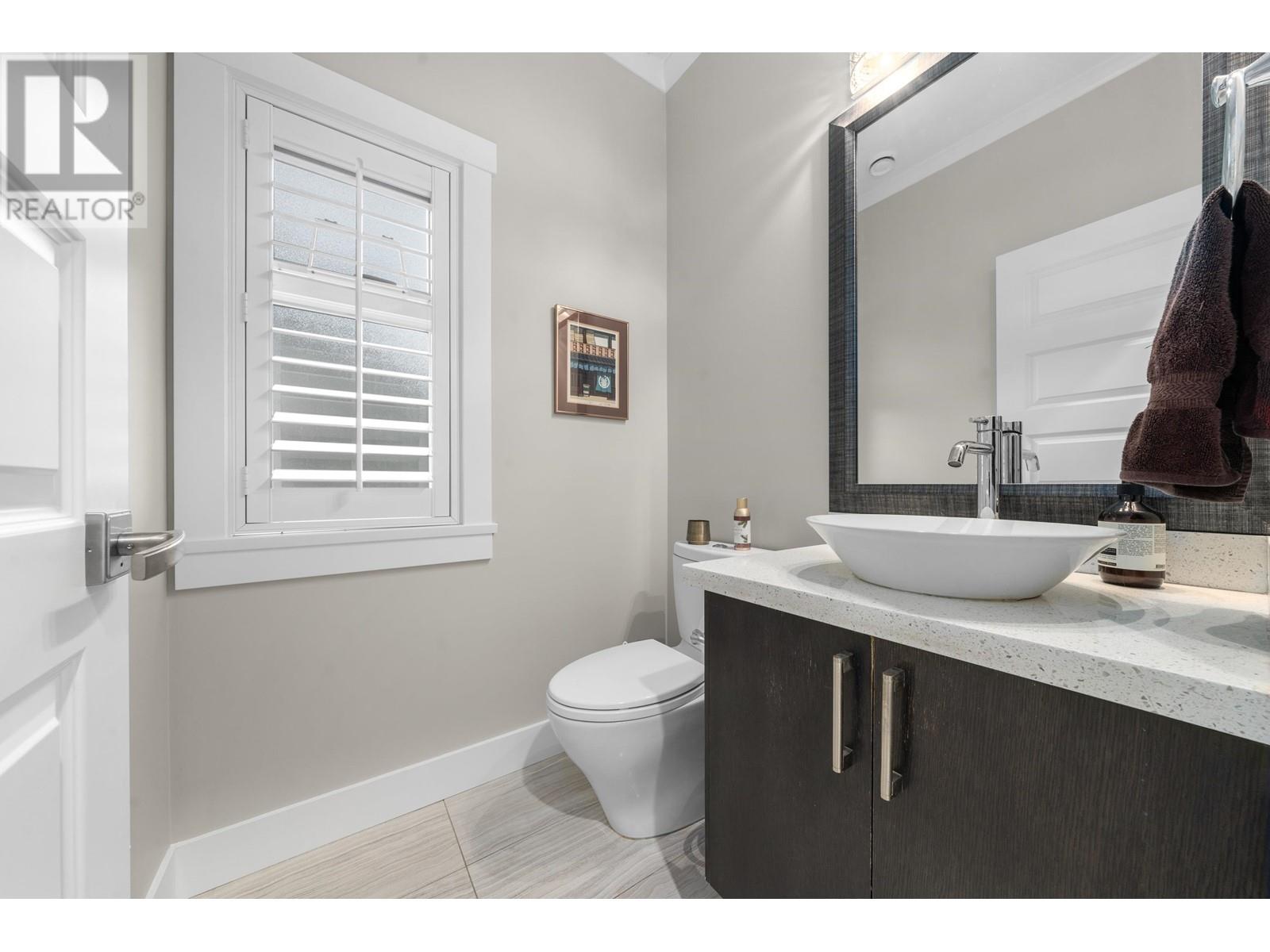 415 W 16th Street, North Vancouver, British Columbia  V7M 1V1 - Photo 18 - R2975095
