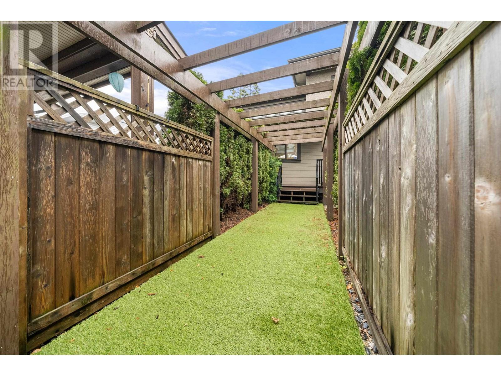 415 W 16th Street, North Vancouver, British Columbia  V7M 1V1 - Photo 33 - R2975095