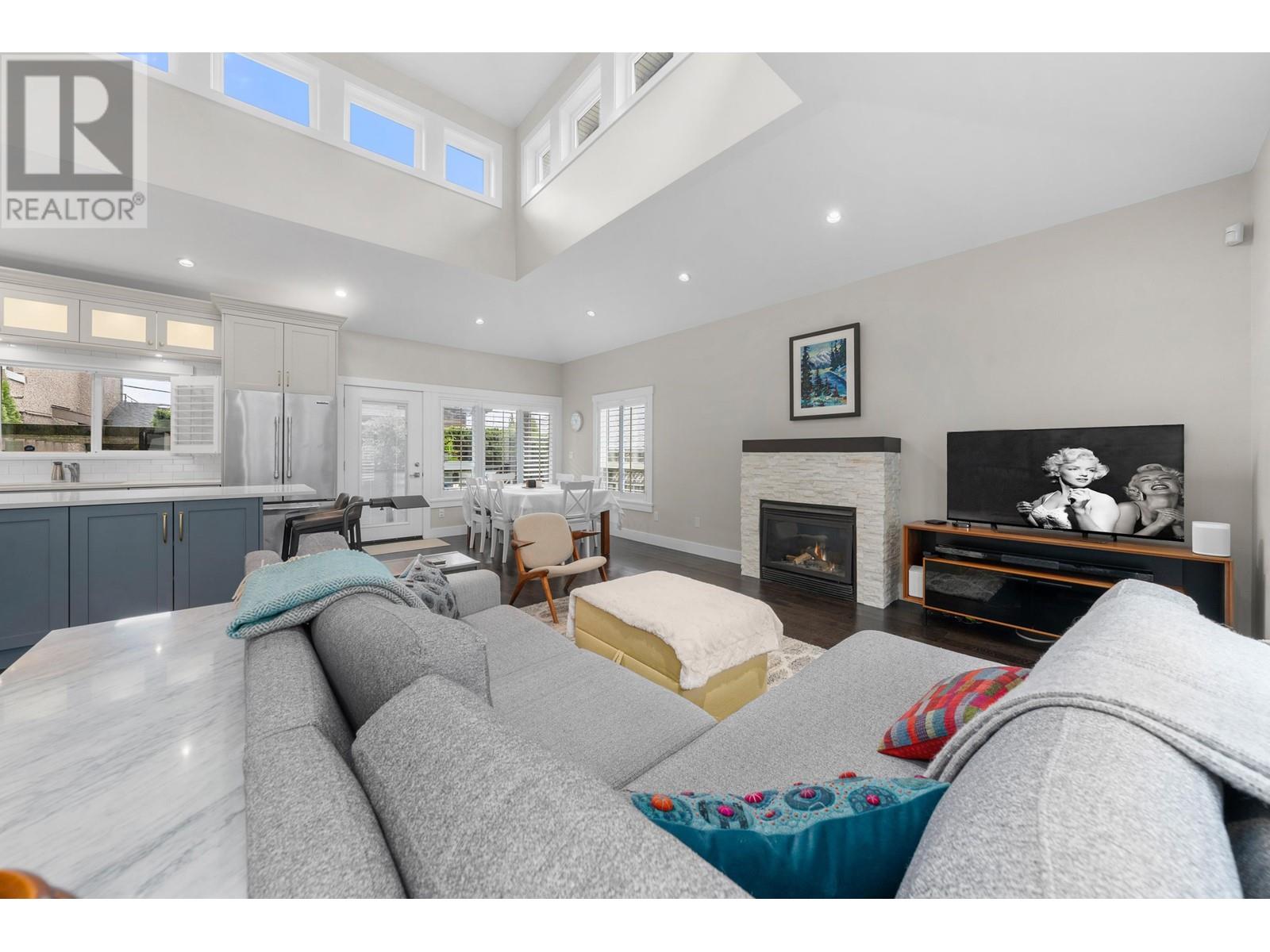 415 W 16th Street, North Vancouver, British Columbia  V7M 1V1 - Photo 6 - R2975095