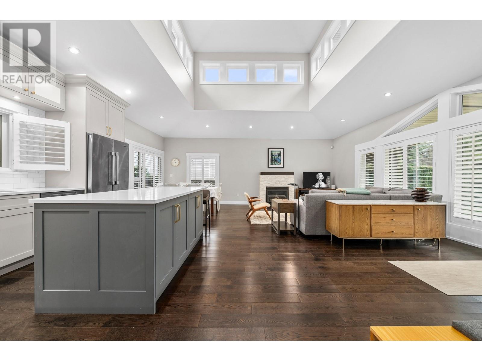 415 W 16th Street, North Vancouver, British Columbia  V7M 1V1 - Photo 10 - R2975090