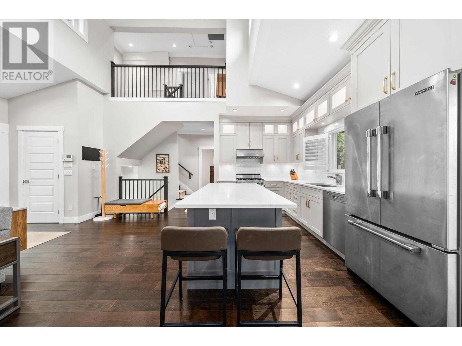 415 W 16th Street, North Vancouver, British Columbia  V7M 1V1 - Photo 11 - R2975090