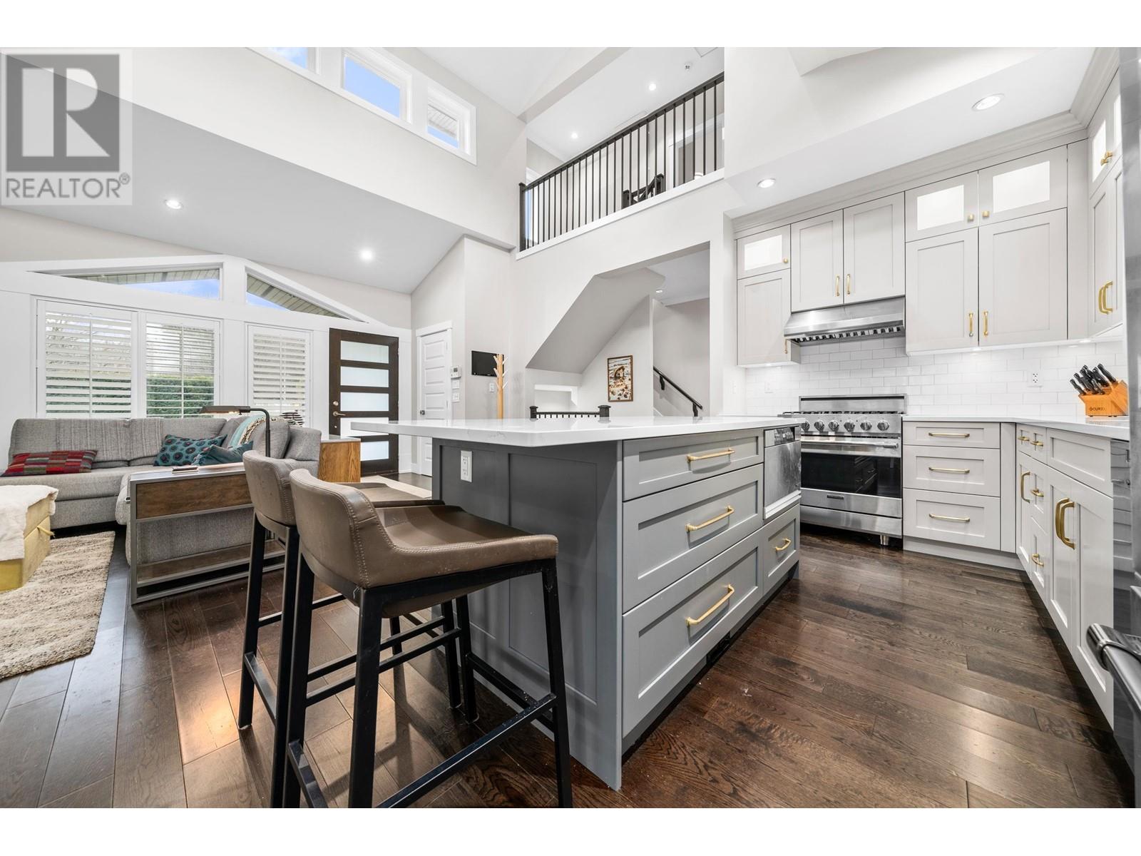 415 W 16th Street, North Vancouver, British Columbia  V7M 1V1 - Photo 12 - R2975090