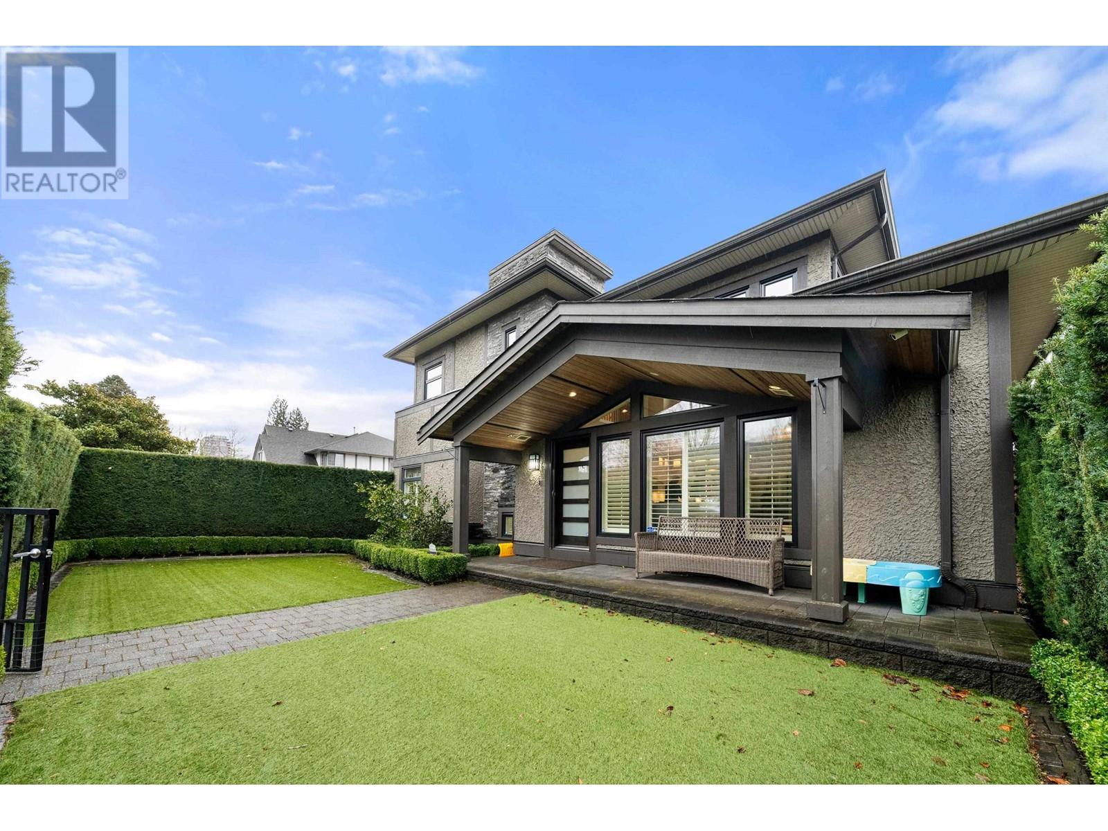 415 W 16th Street, North Vancouver, British Columbia  V7M 1V1 - Photo 35 - R2975090