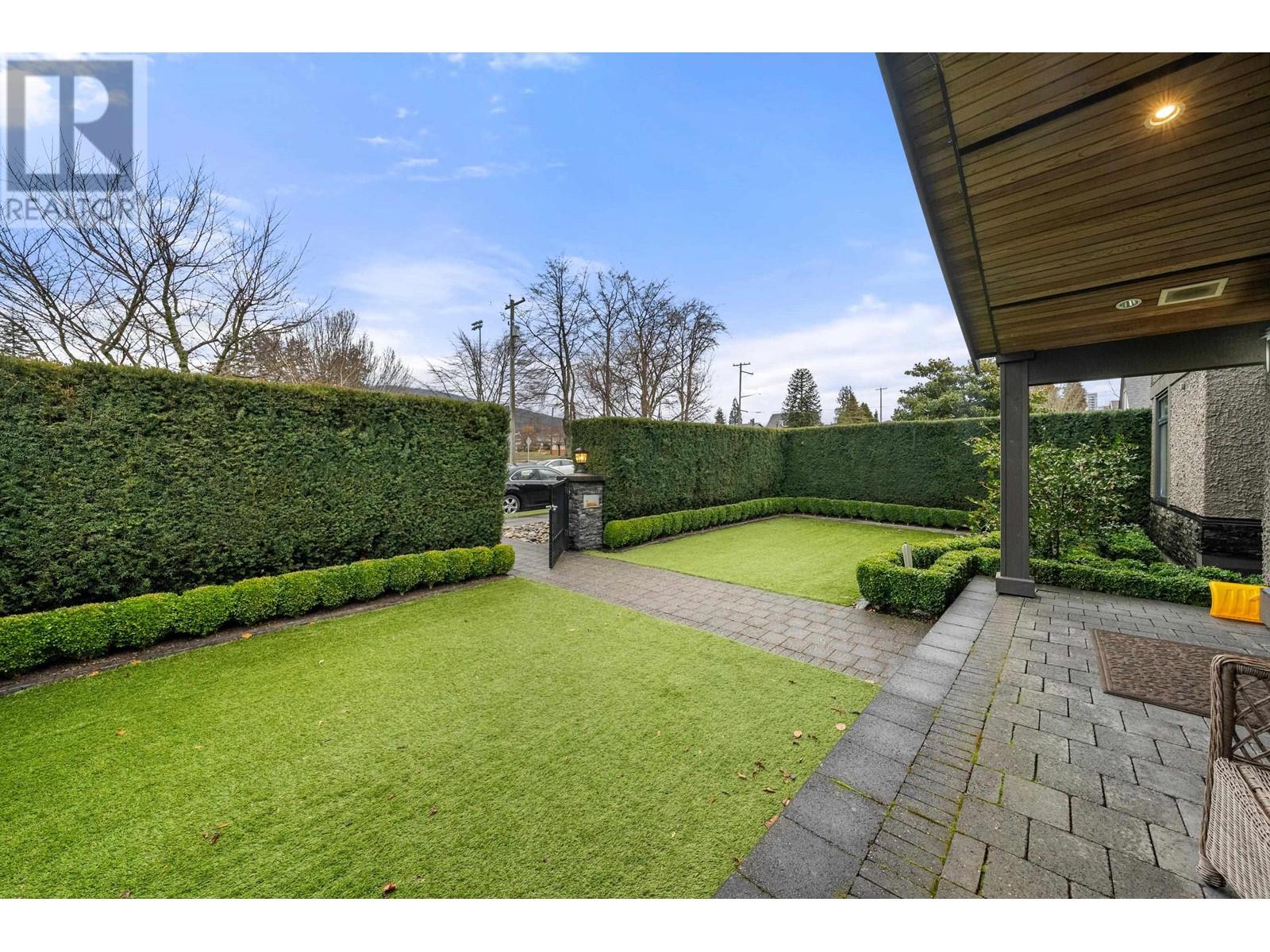 415 W 16th Street, North Vancouver, British Columbia  V7M 1V1 - Photo 37 - R2975090