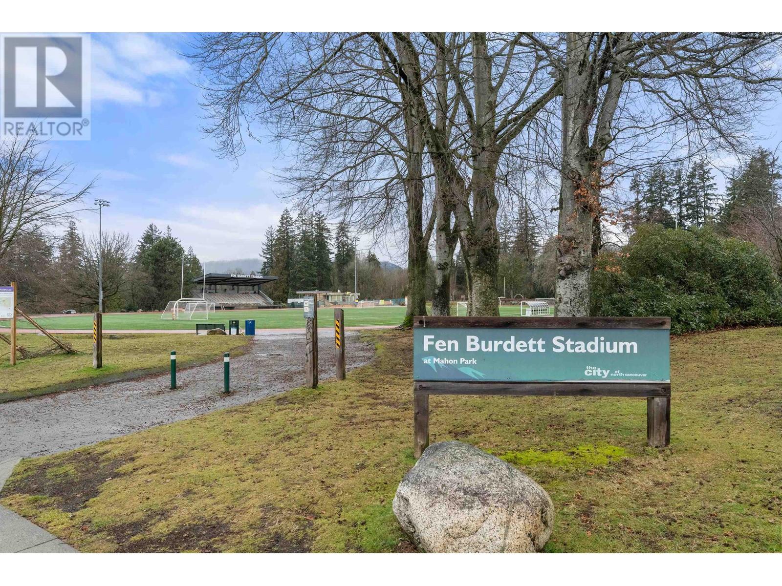 415 W 16th Street, North Vancouver, British Columbia  V7M 1V1 - Photo 39 - R2975090