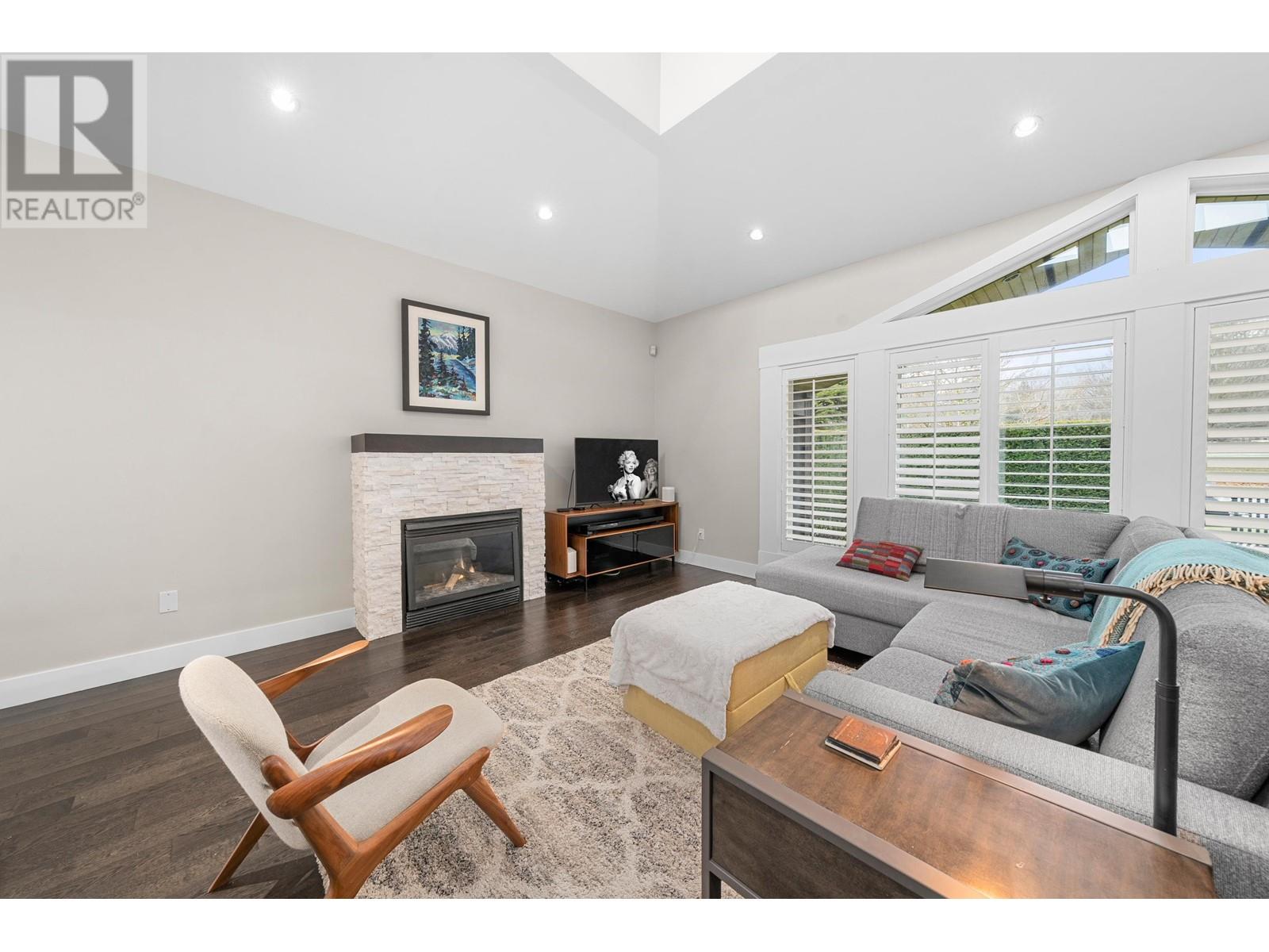 Property at 415 W 16TH STREET image 5