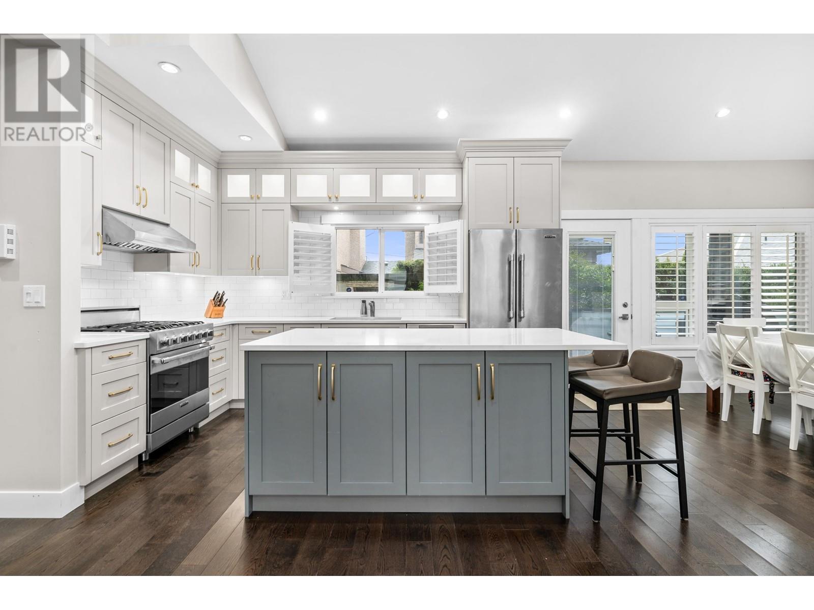 415 W 16th Street, North Vancouver, British Columbia  V7M 1V1 - Photo 9 - R2975090