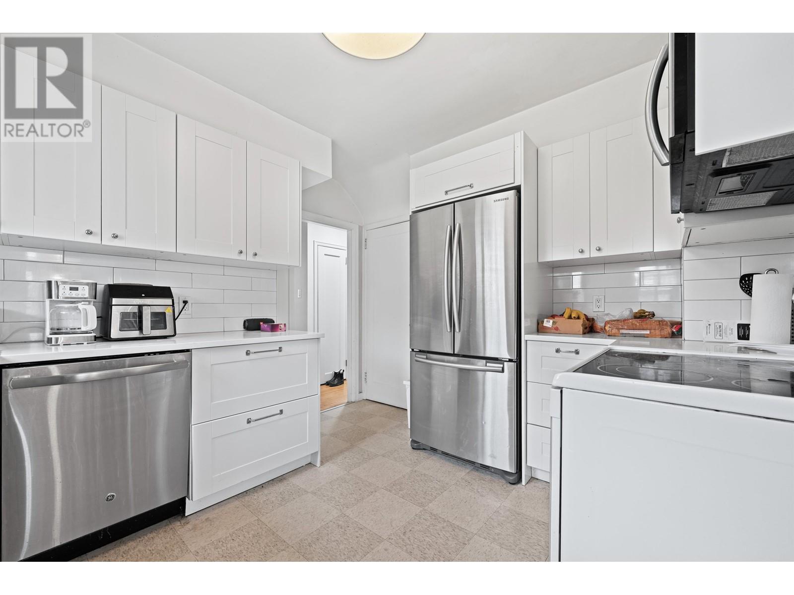 Property at 2187 KINGS AVENUE image 2