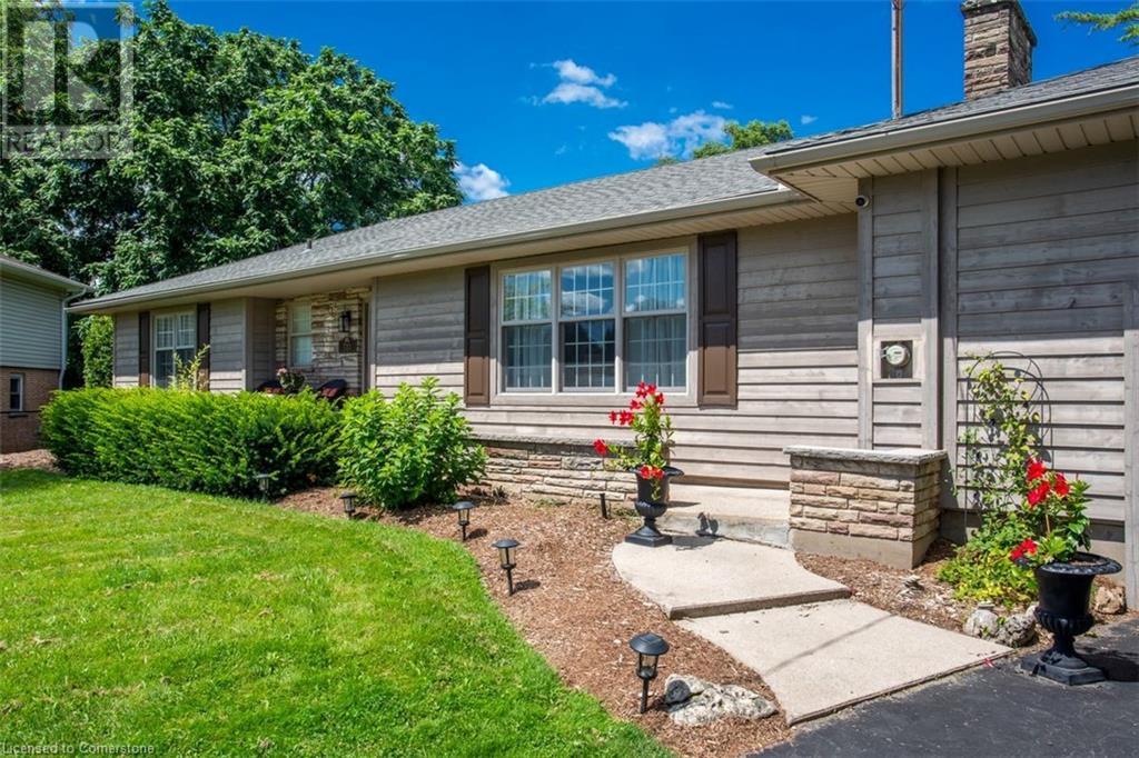 Property at 721 COURTLAND Place image 2