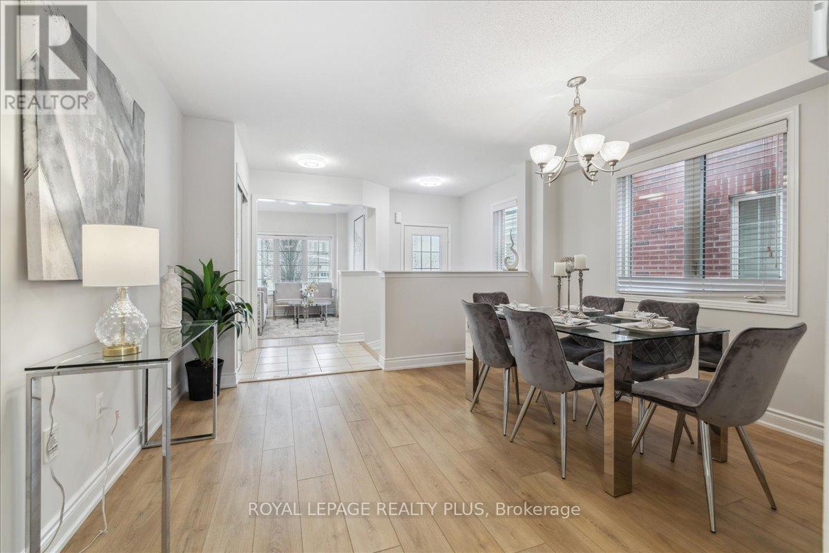 Property at 337 LANDSBOROUGH AVENUE image 3