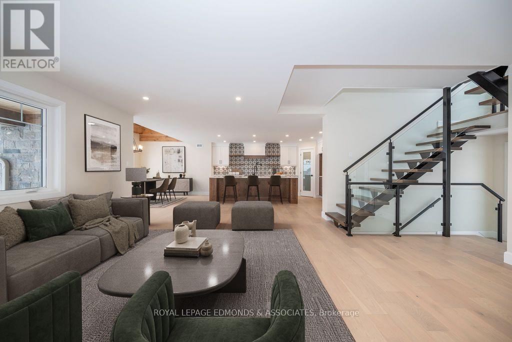 14 Fairway Drive N, Petawawa, Ontario  K8A 8N2 - Photo 10 - X12007027