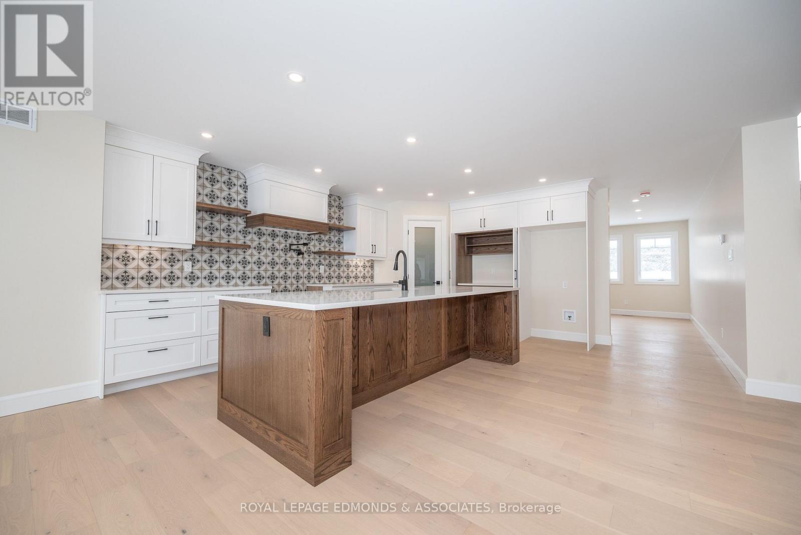 14 Fairway Drive N, Petawawa, Ontario  K8A 8N2 - Photo 12 - X12007027