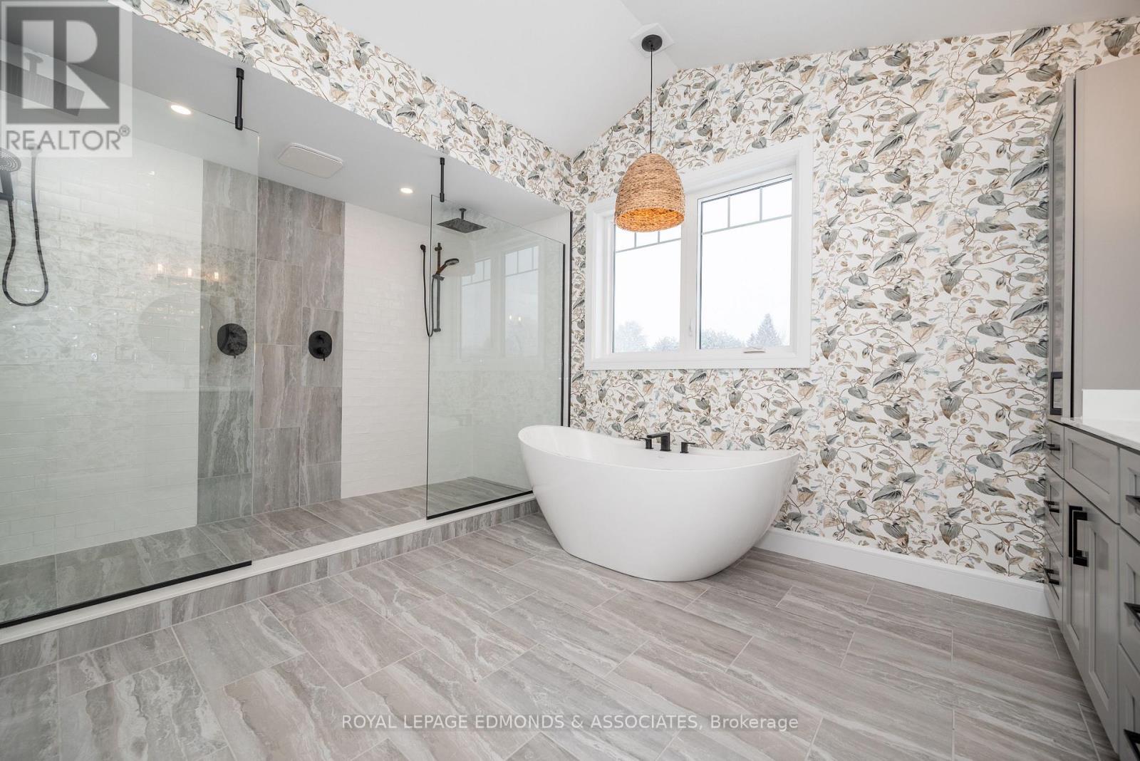 14 Fairway Drive N, Petawawa, Ontario  K8A 8N2 - Photo 20 - X12007027