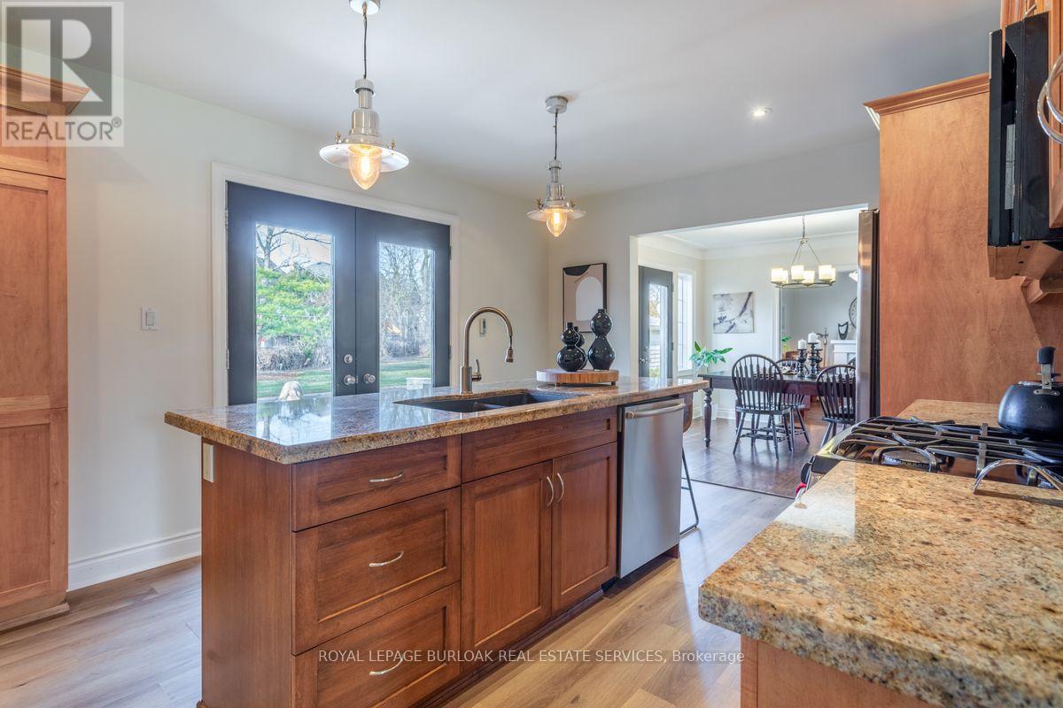 Property at 721 COURTLAND PLACE image 4