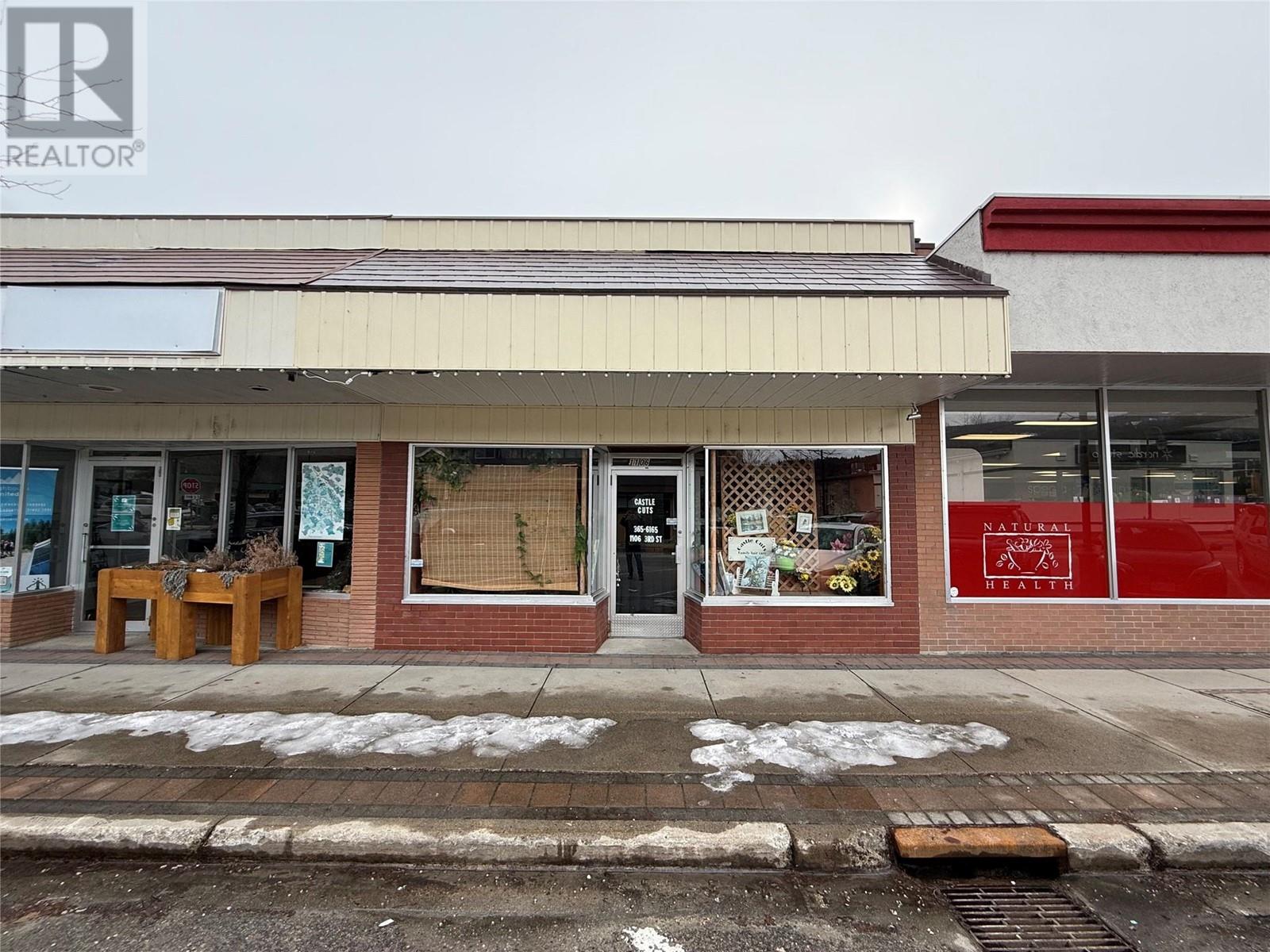 1106 3rd Street, castlegar, British Columbia V1N1Z9