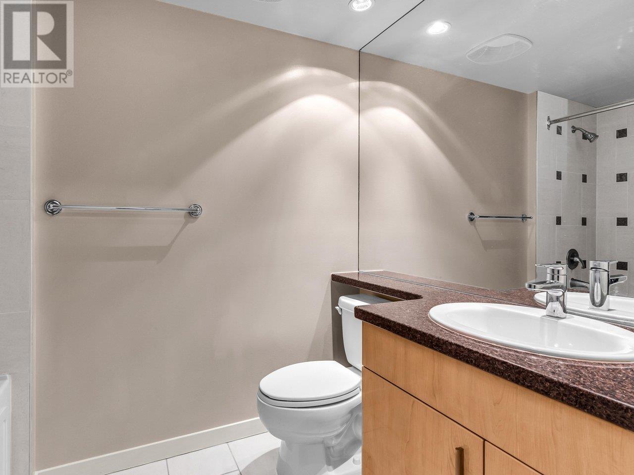 Listing Picture 25 of 37 : 702 1067 MARINASIDE CRESCENT, Vancouver / 溫哥華 - 魯藝地產 Yvonne Lu Group - MLS Medallion Club Member