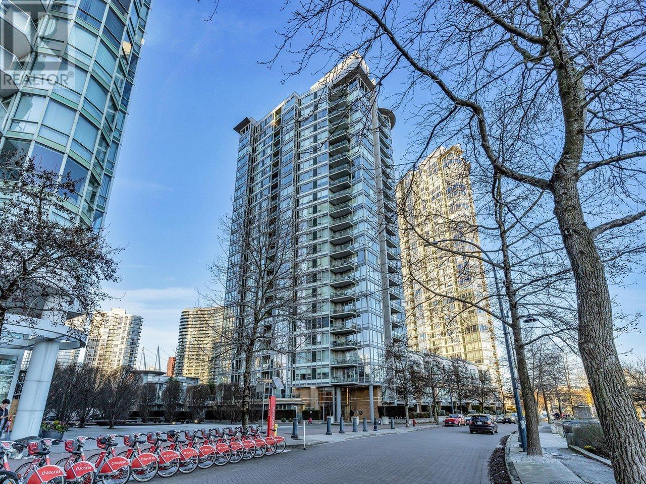 Listing Picture 2 of 37 : 702 1067 MARINASIDE CRESCENT, Vancouver / 溫哥華 - 魯藝地產 Yvonne Lu Group - MLS Medallion Club Member
