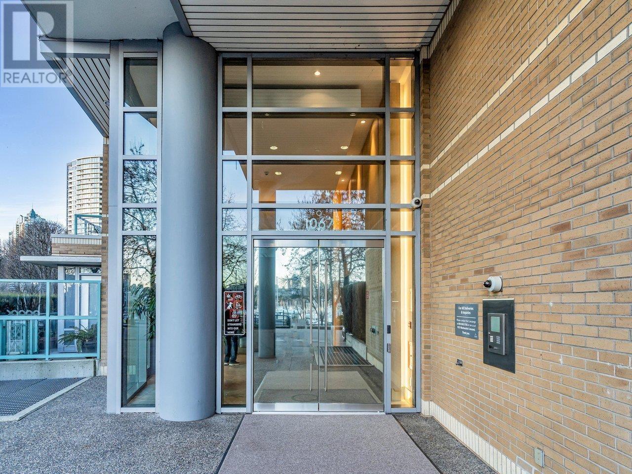 Listing Picture 3 of 37 : 702 1067 MARINASIDE CRESCENT, Vancouver / 溫哥華 - 魯藝地產 Yvonne Lu Group - MLS Medallion Club Member