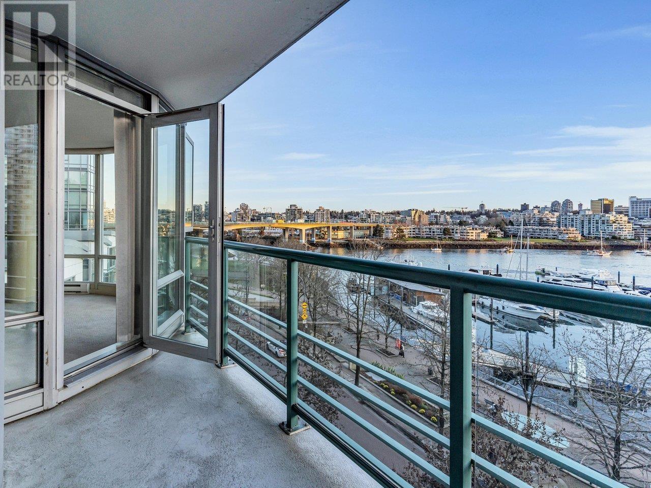 Listing Picture 6 of 37 : 702 1067 MARINASIDE CRESCENT, Vancouver / 溫哥華 - 魯藝地產 Yvonne Lu Group - MLS Medallion Club Member