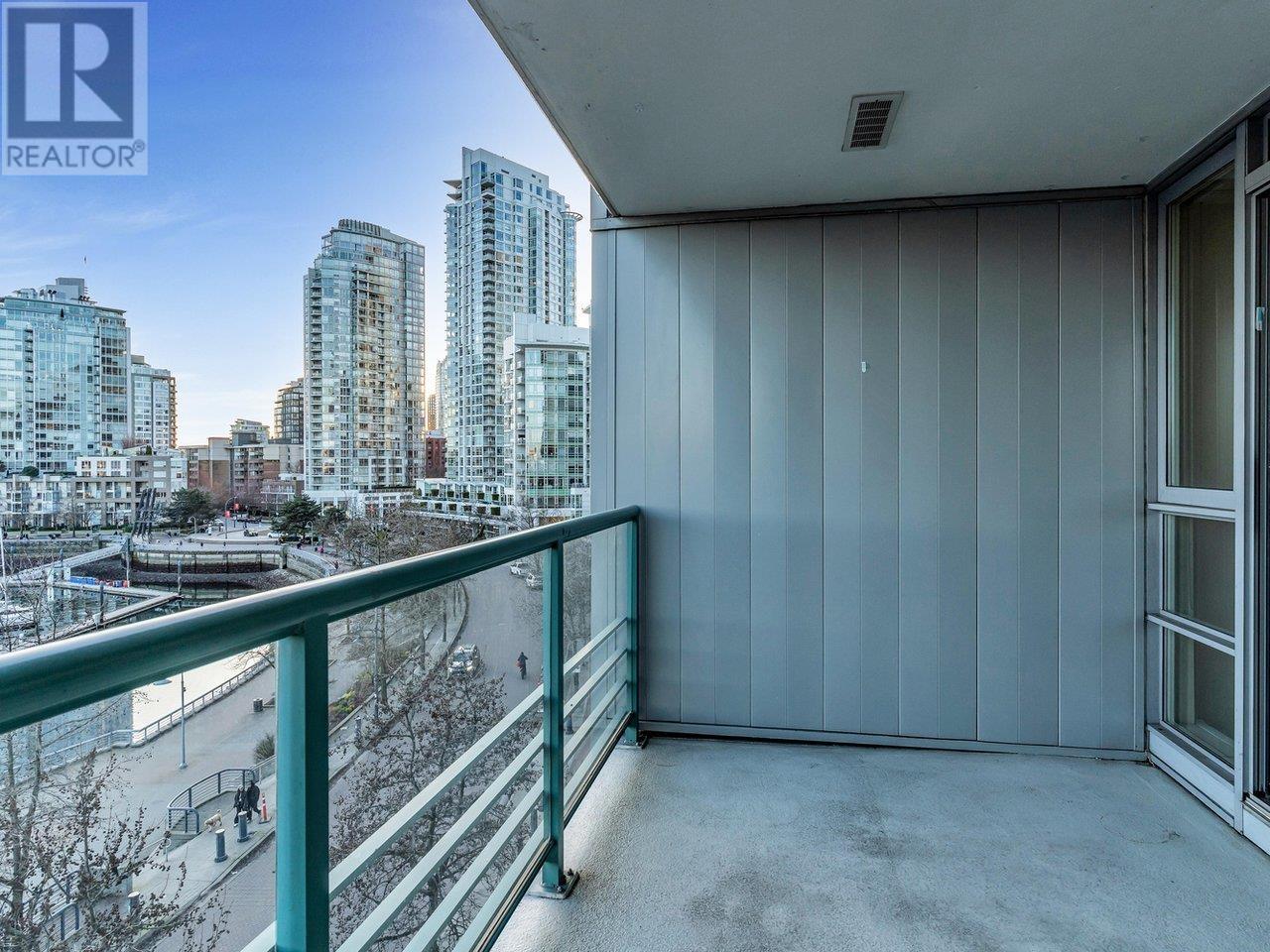 Listing Picture 7 of 37 : 702 1067 MARINASIDE CRESCENT, Vancouver / 溫哥華 - 魯藝地產 Yvonne Lu Group - MLS Medallion Club Member