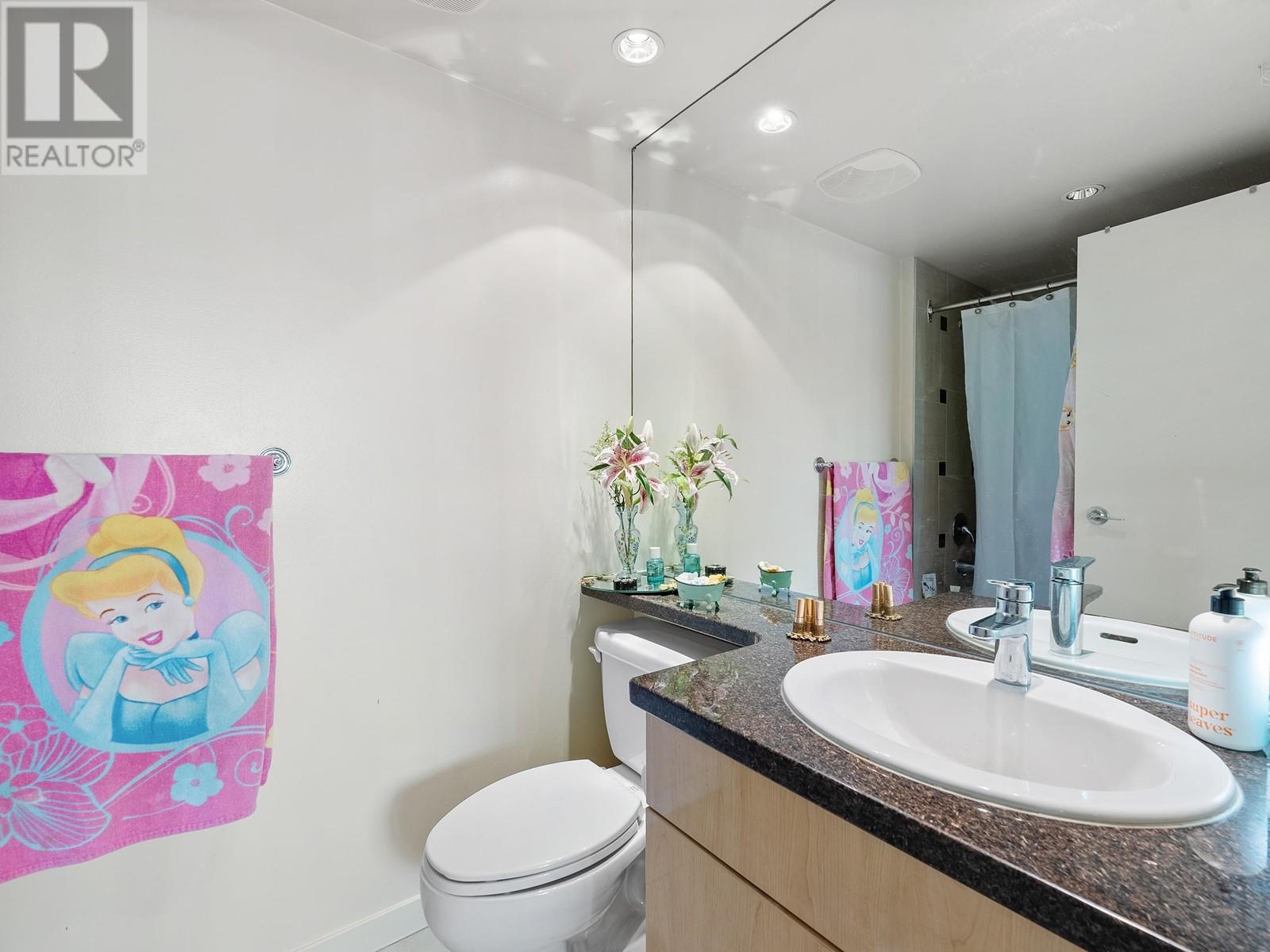 Listing Picture 18 of 37 : 702 1067 MARINASIDE CRESCENT, Vancouver / 溫哥華 - 魯藝地產 Yvonne Lu Group - MLS Medallion Club Member