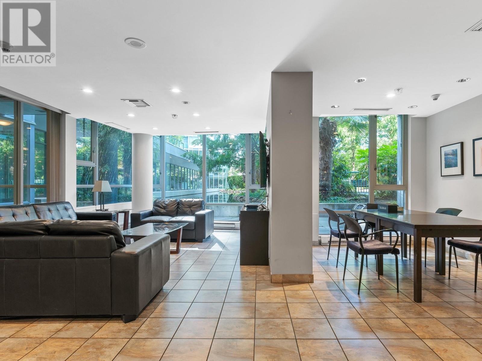 Listing Picture 36 of 37 : 702 1067 MARINASIDE CRESCENT, Vancouver / 溫哥華 - 魯藝地產 Yvonne Lu Group - MLS Medallion Club Member