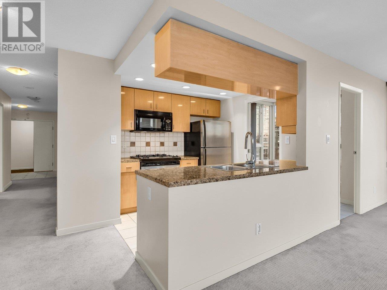 Listing Picture 14 of 37 : 702 1067 MARINASIDE CRESCENT, Vancouver / 溫哥華 - 魯藝地產 Yvonne Lu Group - MLS Medallion Club Member