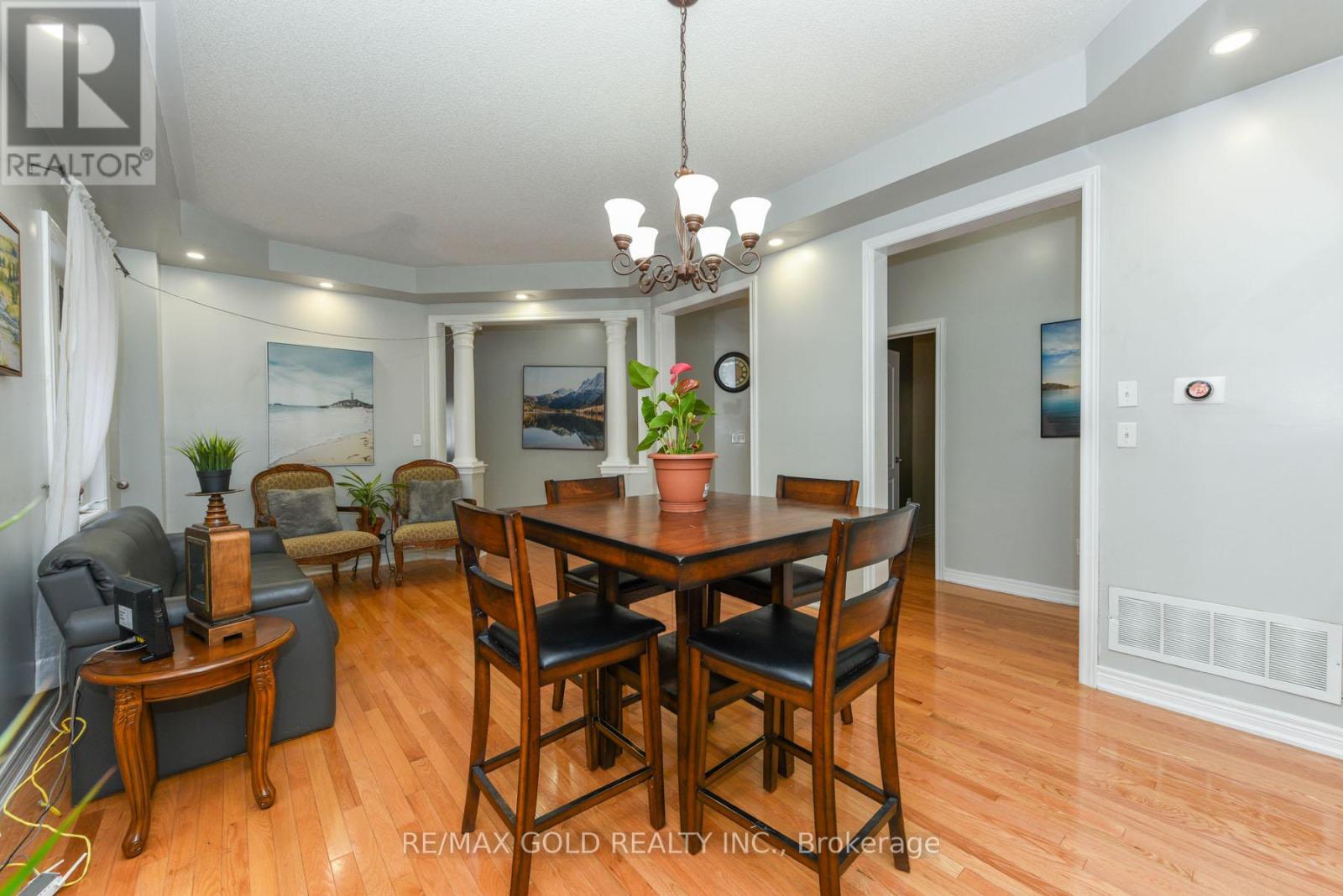 23 Attview Crescent, Brampton (Bram East), Ontario  L6P 2R5 - Photo 8 - W12008105