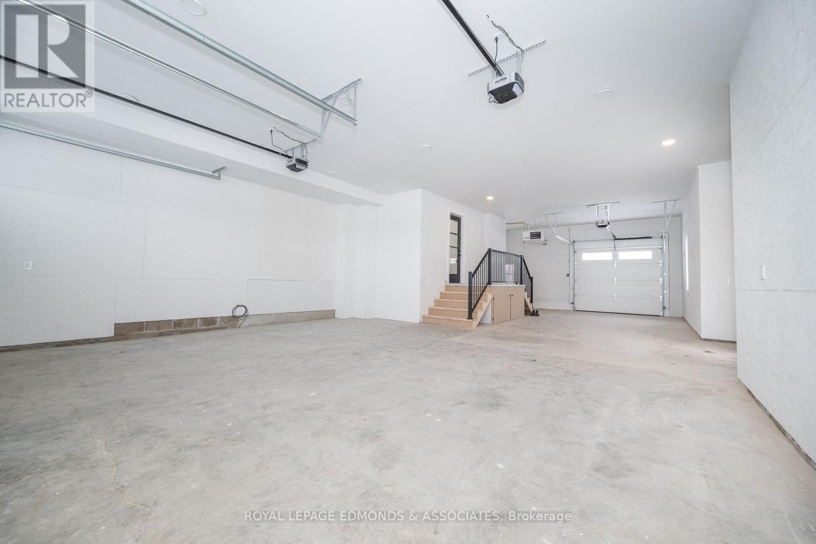 14 Fairway Drive N, Petawawa, Ontario  K8A 8N2 - Photo 40 - X12007027