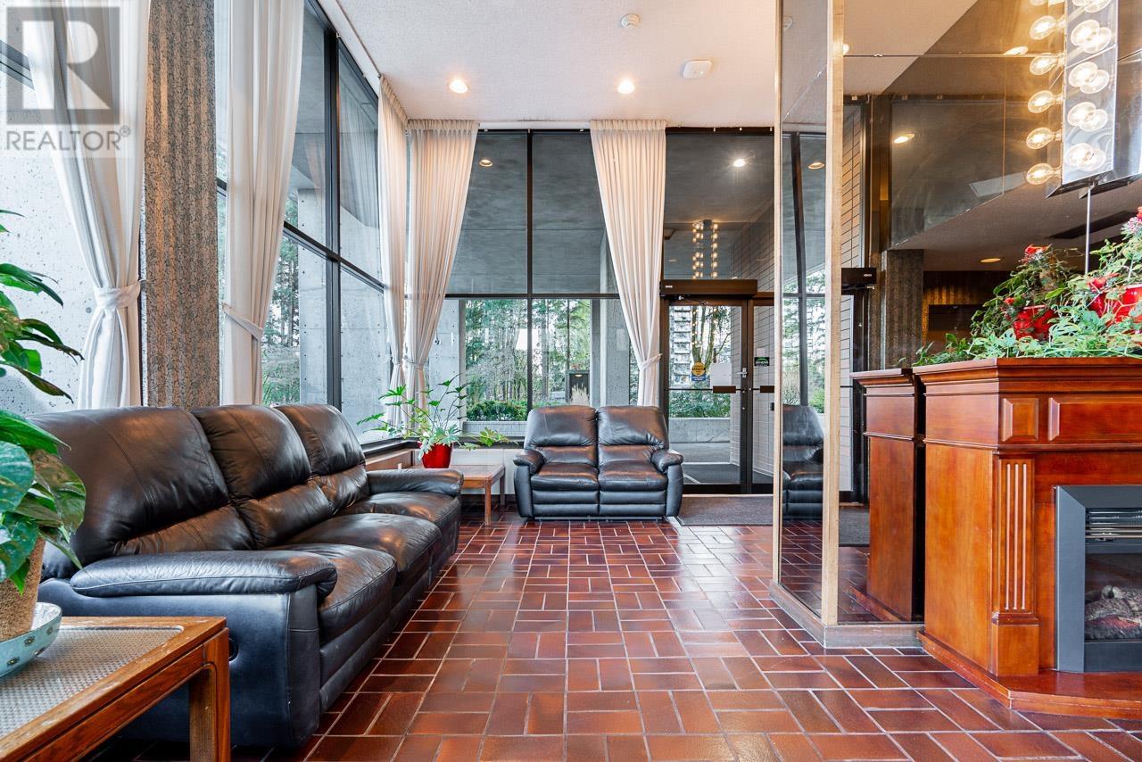 701 3737 Bartlett Court, Burnaby, British Columbia  V3J 7E3 - Photo 4 - R2975144
