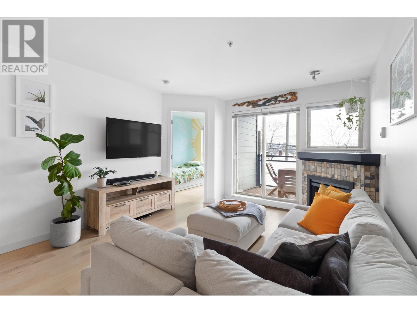 304 405 Skeena Street, Vancouver, British Columbia  V5K 0A3 - Photo 2 - R2975157