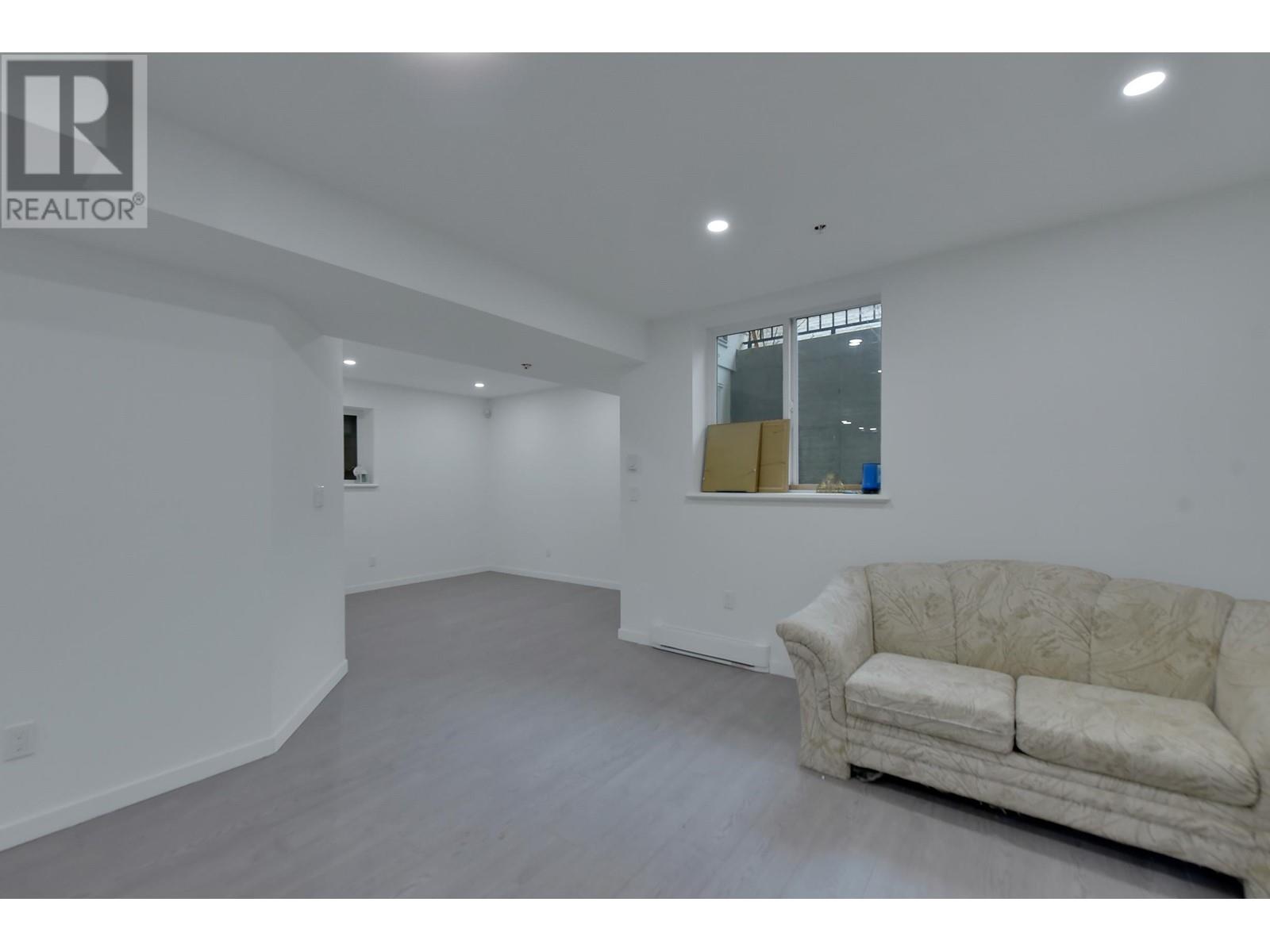 1864 Pitt River Road, Port Coquitlam, British Columbia  V6B 6H4 - Photo 33 - R2974713