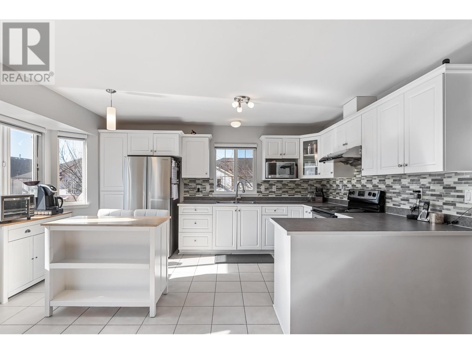 20660 Thorne Avenue, Maple Ridge, British Columbia  V2X 2K8 - Photo 12 - R2975173
