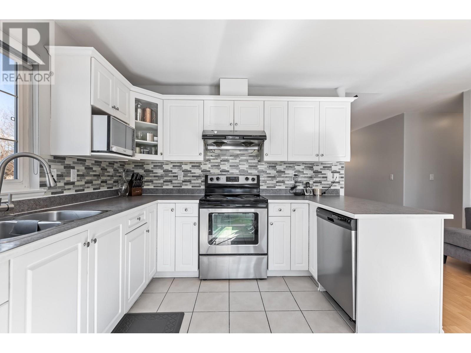 20660 Thorne Avenue, Maple Ridge, British Columbia  V2X 2K8 - Photo 14 - R2975173