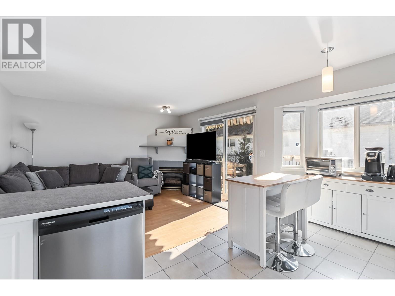 20660 Thorne Avenue, Maple Ridge, British Columbia  V2X 2K8 - Photo 16 - R2975173