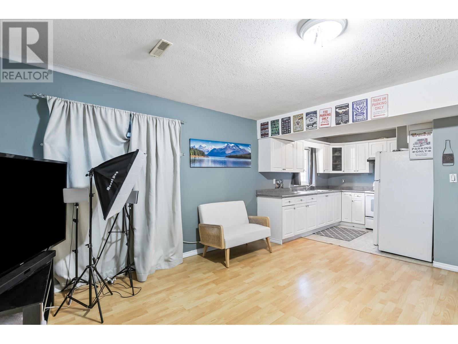 20660 Thorne Avenue, Maple Ridge, British Columbia  V2X 2K8 - Photo 27 - R2975173